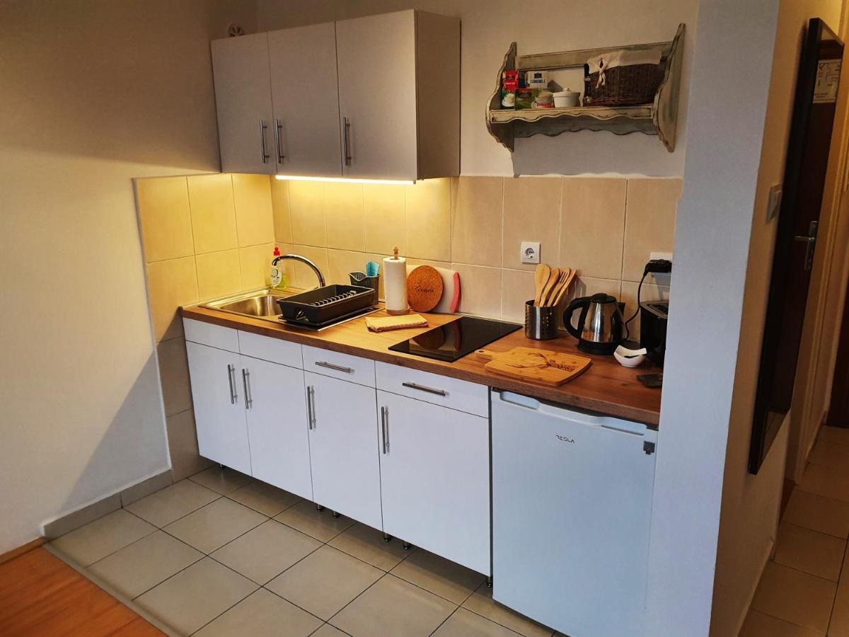 Apartman 64 - Besplatan Parking Za Goste Újvidék Kültér fotó