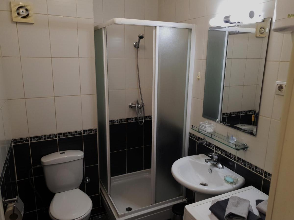 Apartman 64 - Besplatan Parking Za Goste Újvidék Kültér fotó